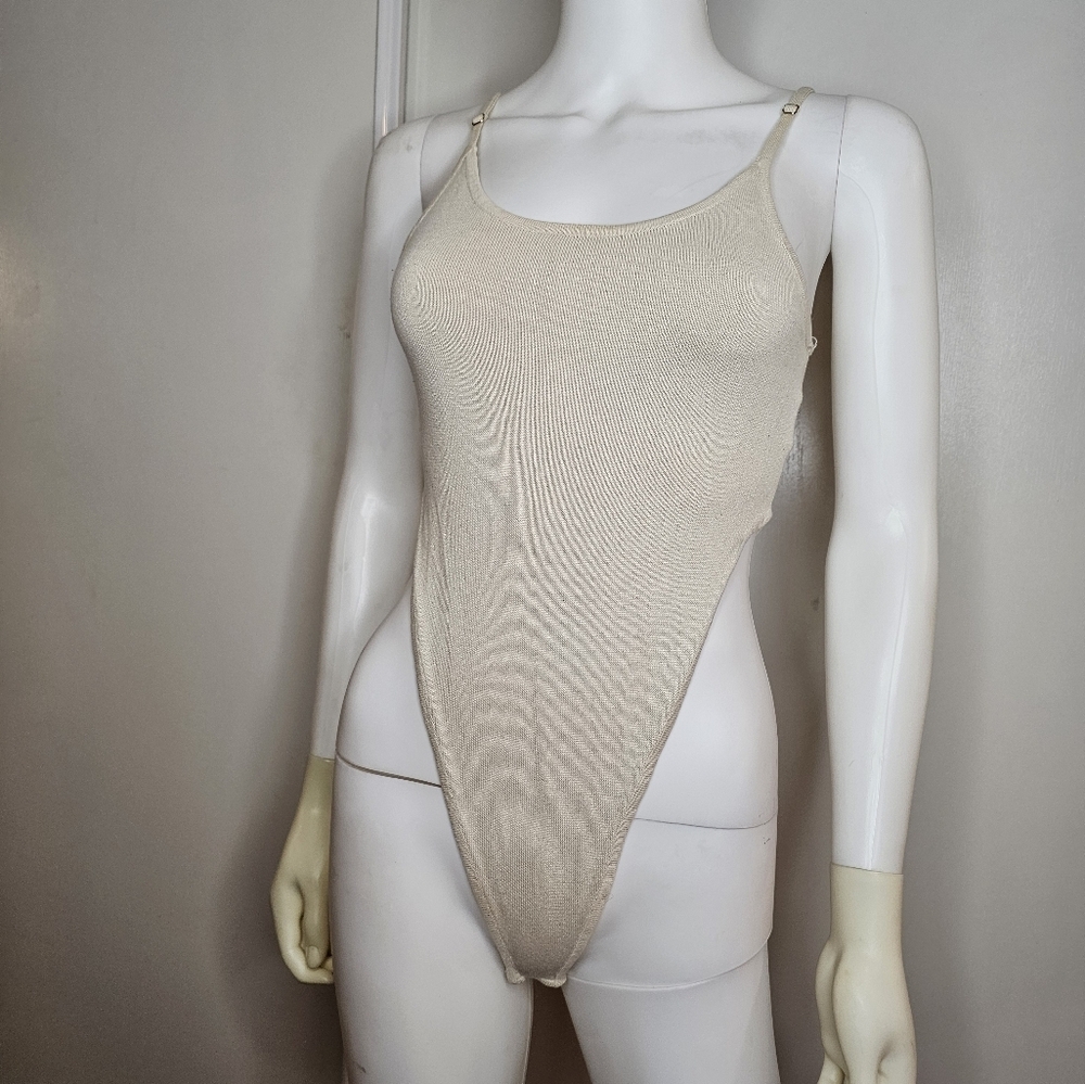 Hera Collection Cream Fitted Sleeveless Bodysuit with Asymmetrical Cut Out